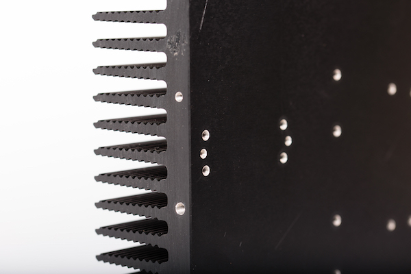 Dimensional characteristics and machining tolerances of heat sinks